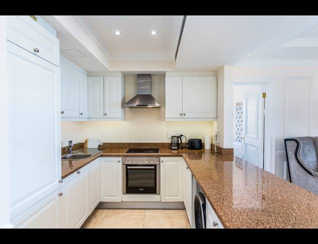 2 BEDROOM APARTMENT TO LET IN SEA POINT